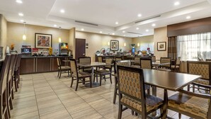 Free daily full breakfast  - Best Western Plus Lytle Inn & Suites (Lytle)