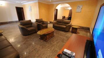 Televisión LCD de 32 pulgadas con canales vía satélite y televisión