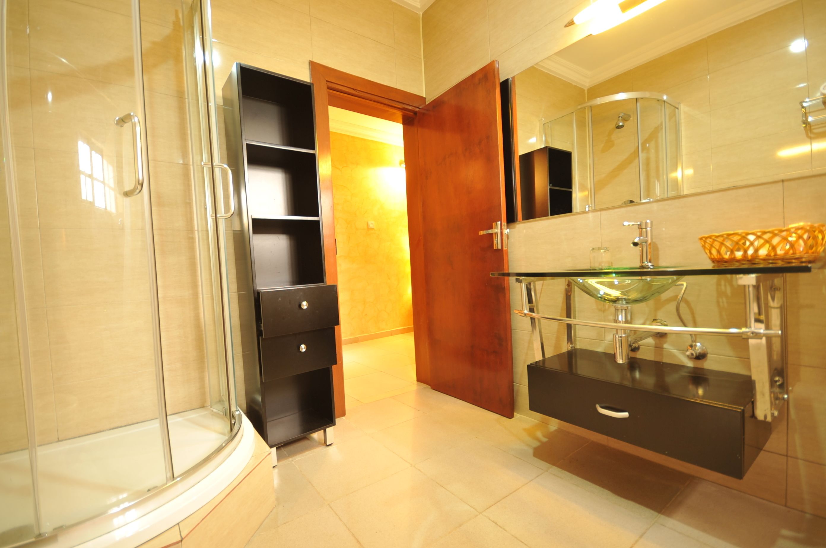 Combined shower/tub, free toiletries, hair dryer, bathrobes