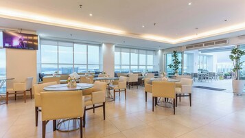 Café da manhã continental grátis todos os dias