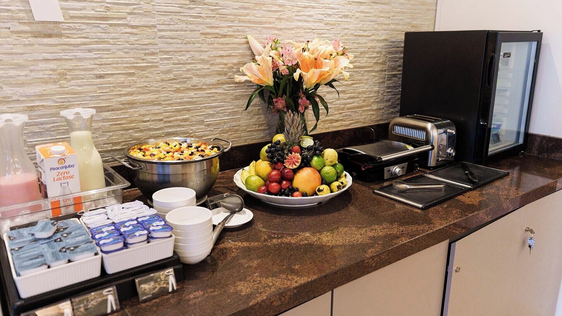 free daily continental breakfast