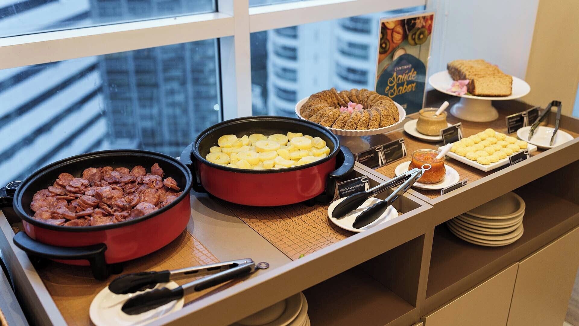 free daily continental breakfast