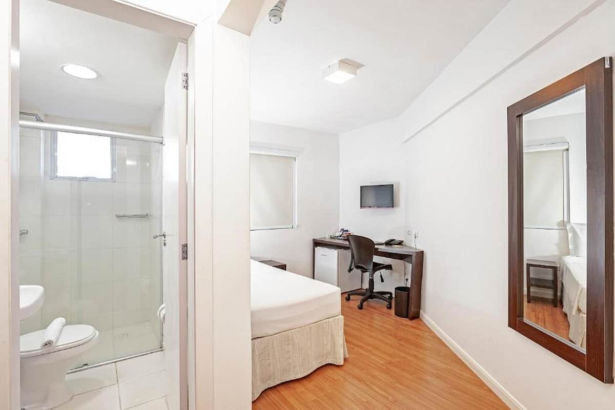 Minibar, laptop workspace, blackout drapes, WiFi (free)