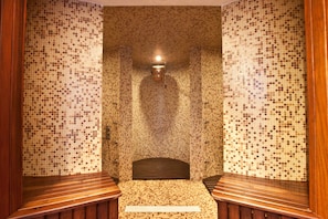 Couples treatment room(s), sauna, body treatments, facials, massages