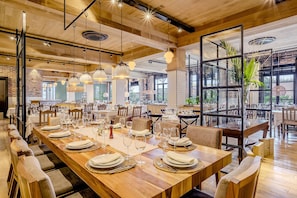 2 Restaurants, Mittagessen, Abendessen, italienische Küche