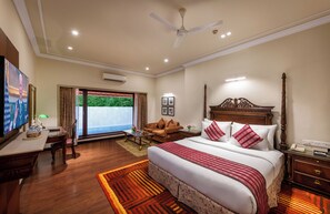 Free minibar items, in-room safe, desk, laptop workspace - Mayfair Lagoon (Bhubaneshwar)