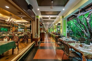 6 restaurants, lunch, dinner served; Indian cuisine