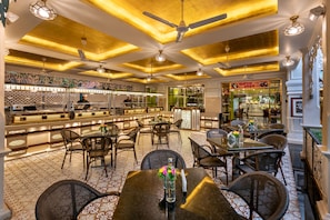 6 restaurants, lunch, dinner served; Indian cuisine