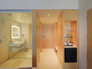 Ropa de cama de alta calidad, edredón y minibar 