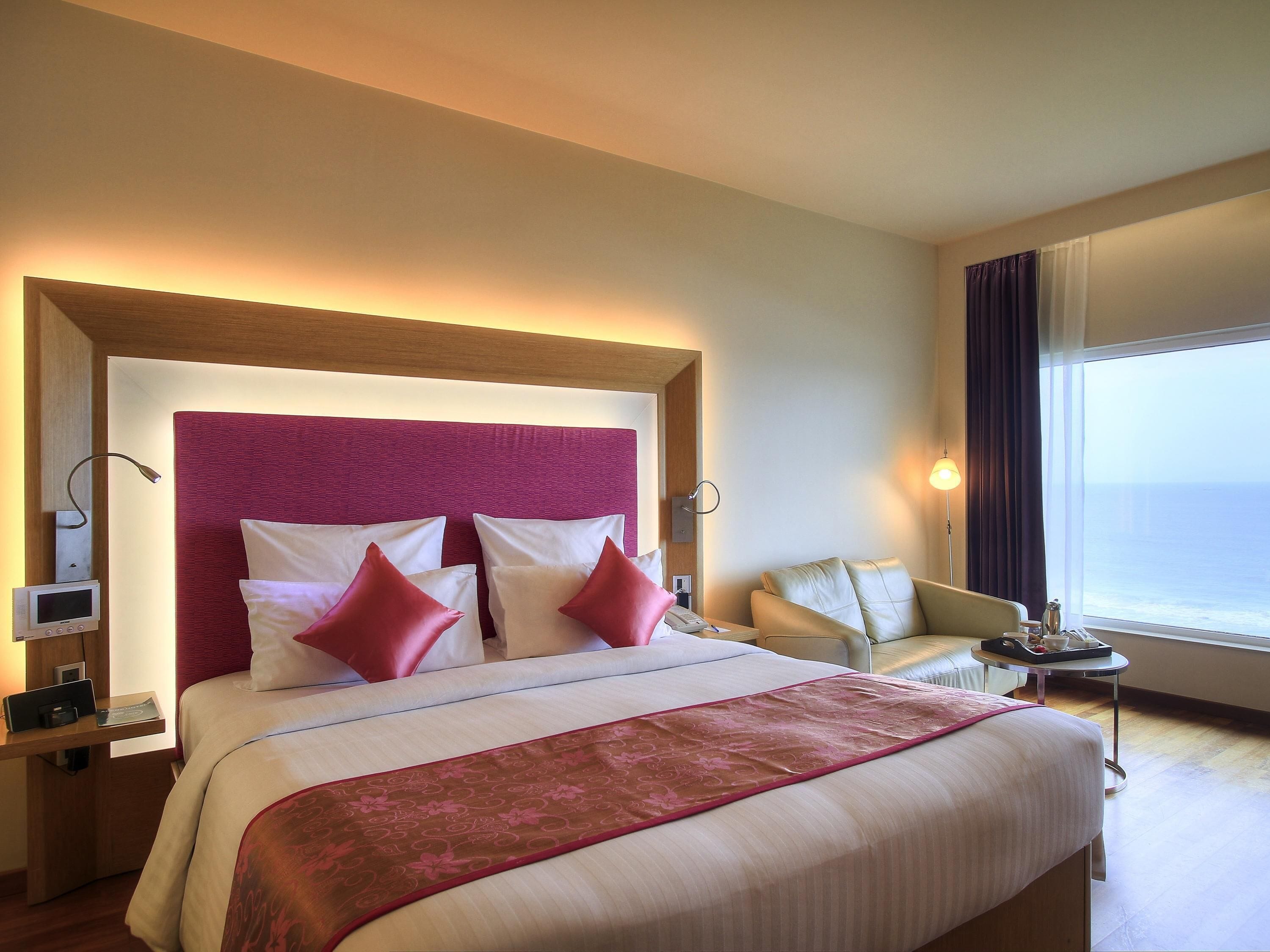 Ropa de cama de alta calidad, cubrecamas y minibar 