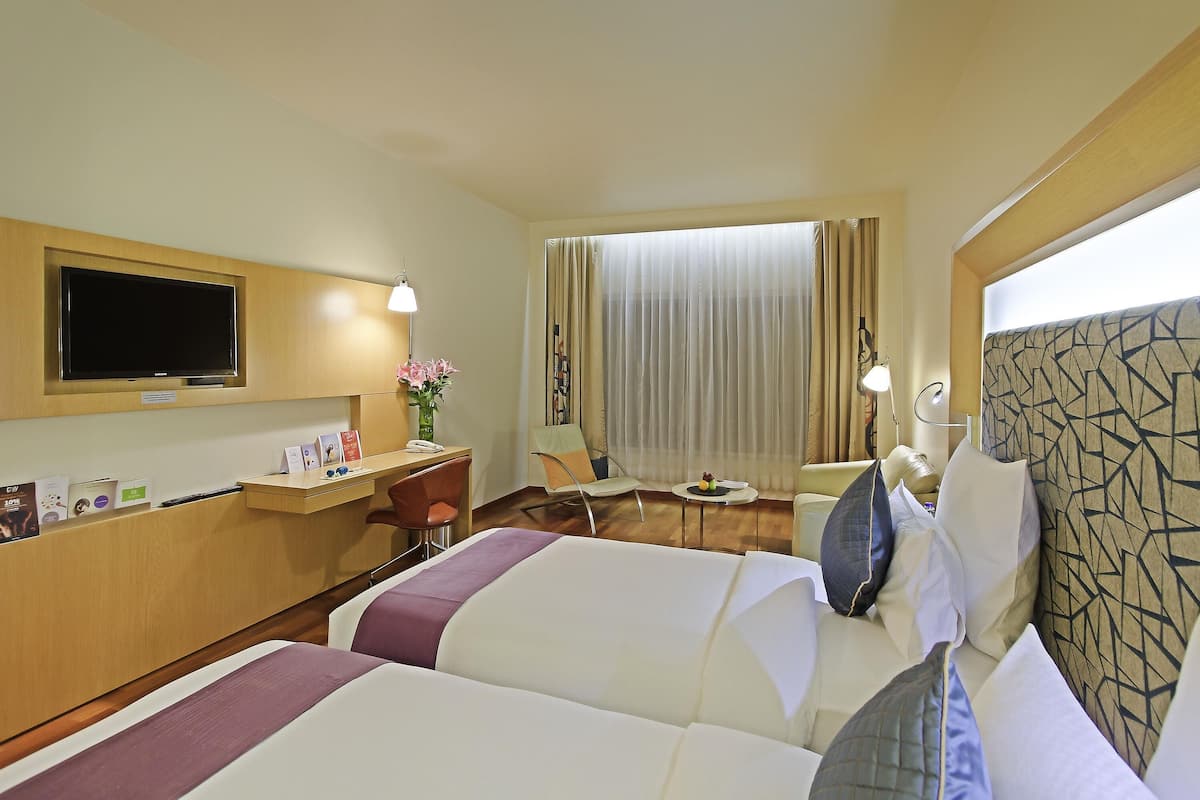 Premium bedding, down comforters, minibar, in-room safe