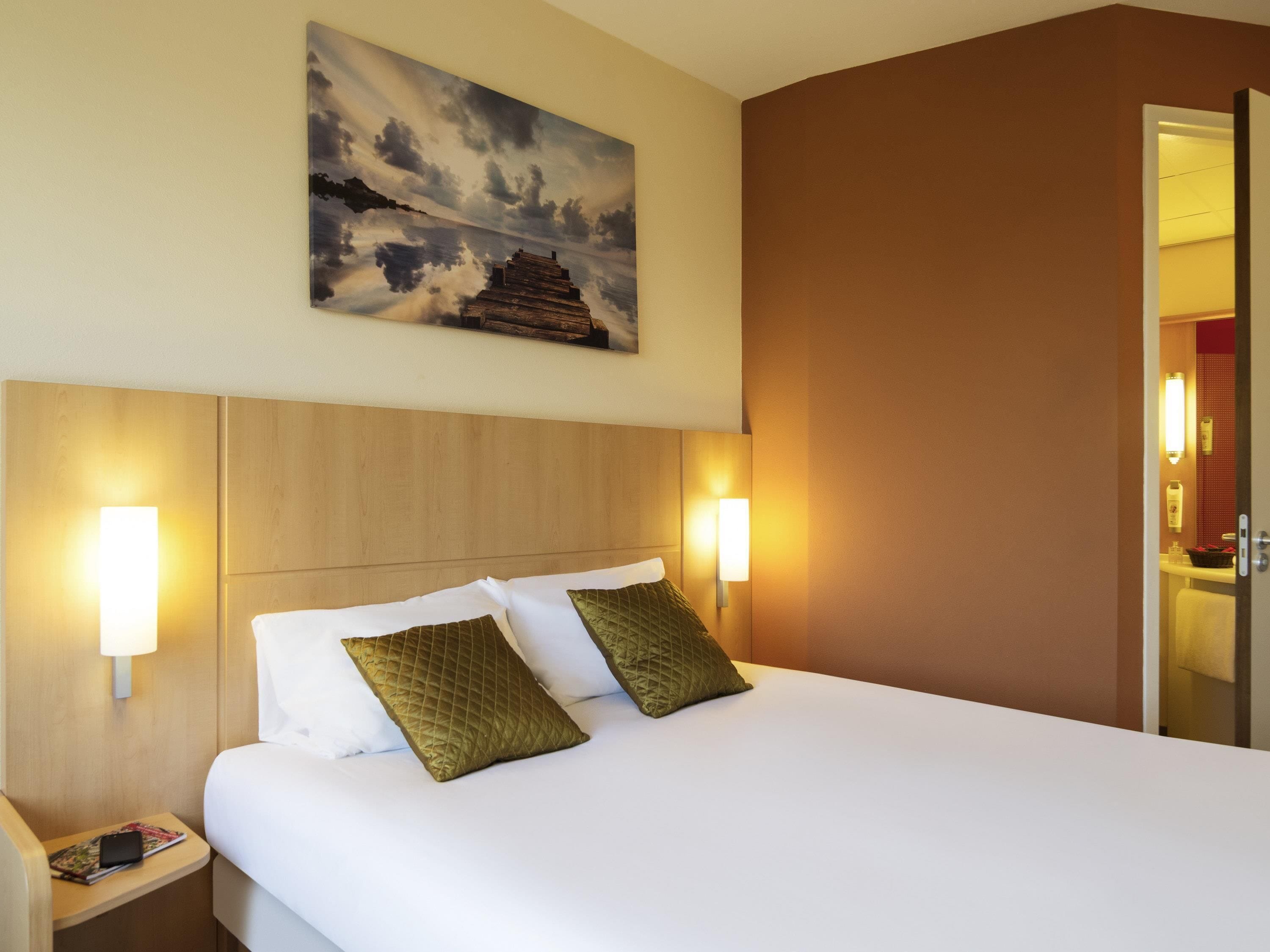 Habitación Premium, 1 cama doble, vistas a la ciudad | Caja fuerte, escritorio, sistema de insonorización