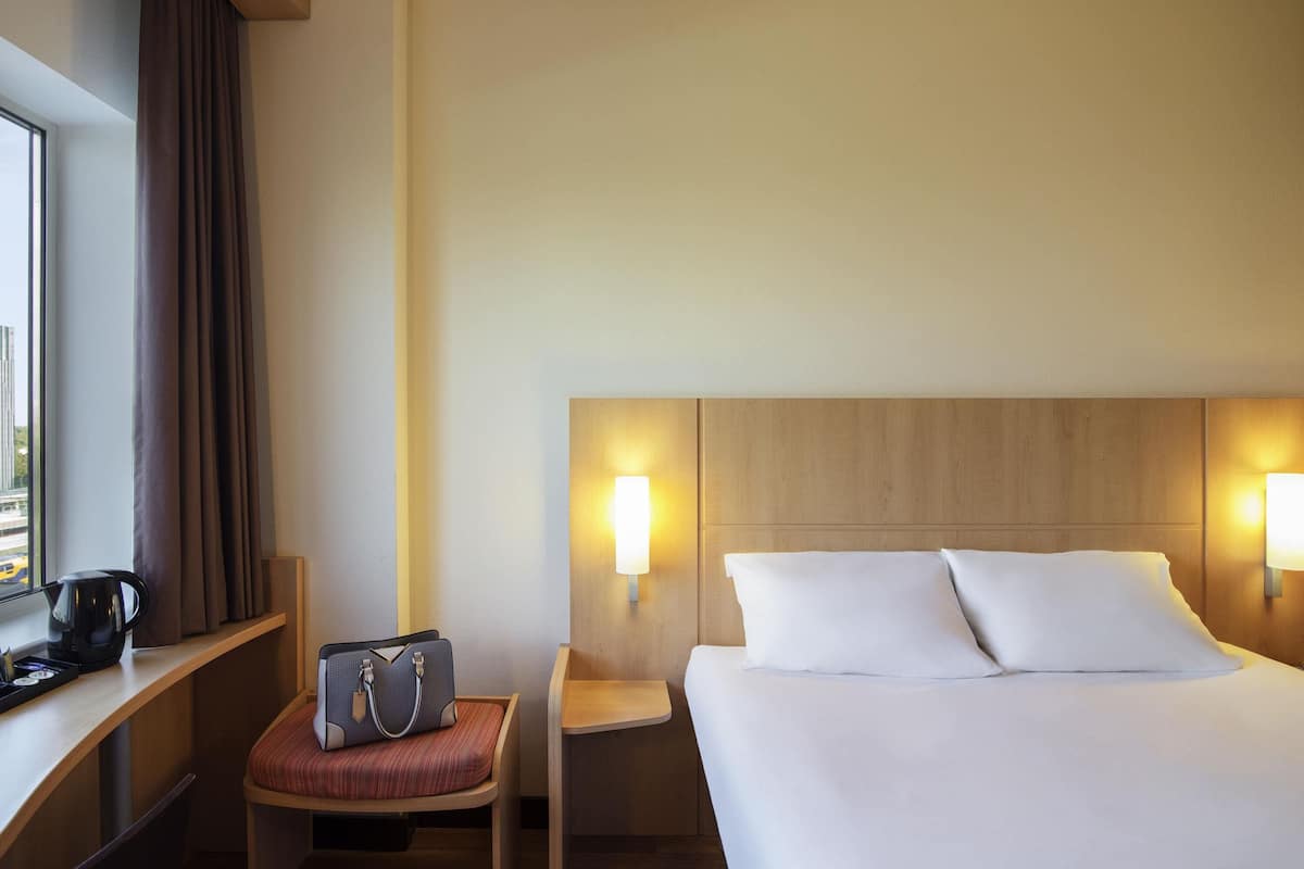 Quarto standard, 1 cama de casal | Cofres nos quartos, escrivaninha, quartos à prova de som