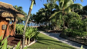 Oceanview Bungalow | شرفة/رواق