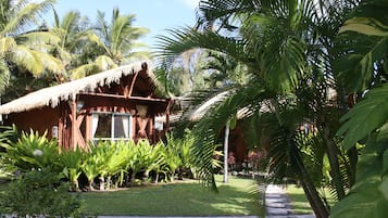 Oceanview Bungalow | Garden view