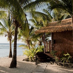 Absolute Beachfront Bungalow | 1 quarto, roupas de cama premium, camas Select Comfort