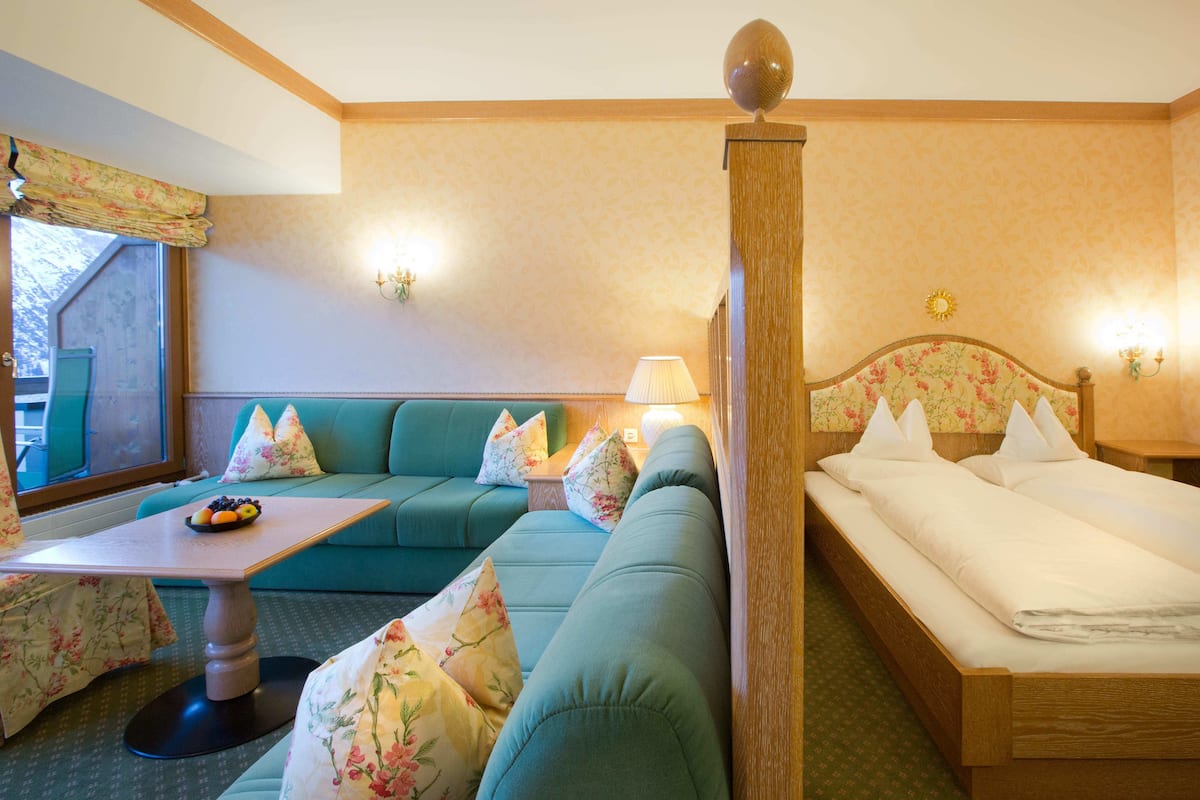 1 bedroom, hypo-allergenic bedding, minibar, in-room safe