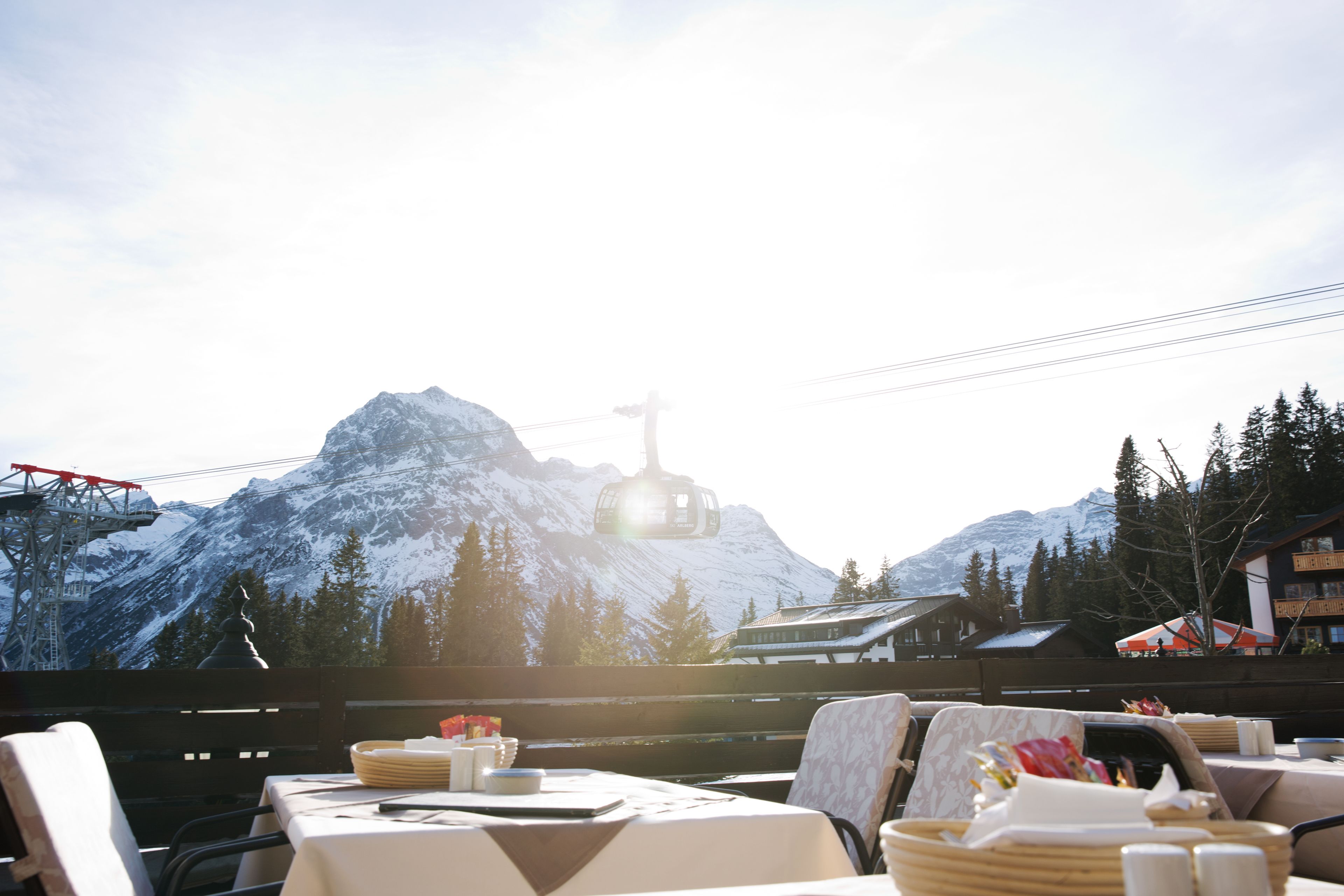 2 restauranter, der serverer frokost og aftensmad