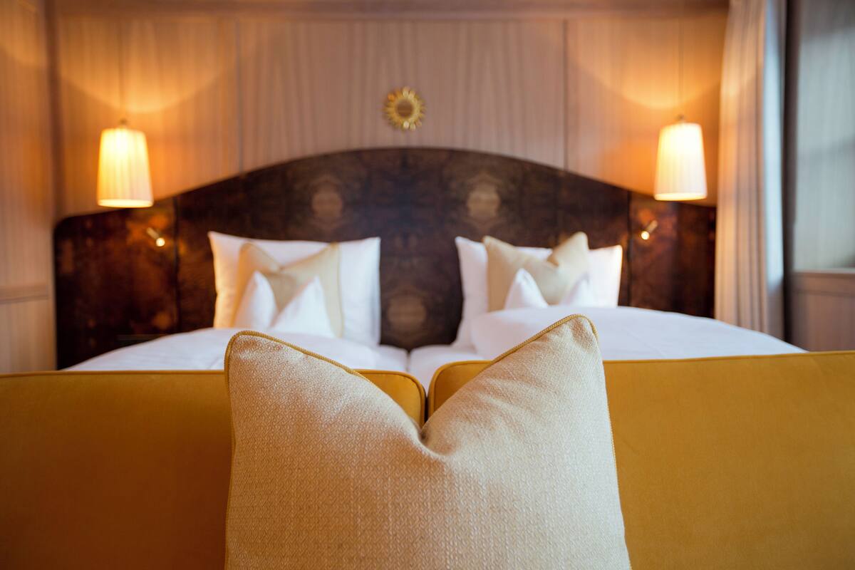 Premium Suite | Hypo-allergenic bedding available, minibar, in-room safe, desk