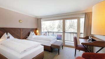 Standaard tweepersoonskamer, bijgebouw (4 Star Superior, Landhaus) | Hypoallergeen beddengoed, een minibar, een kluis op de kamer, een bureau