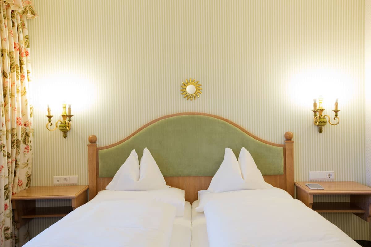 1 bedroom, hypo-allergenic bedding, minibar, in-room safe