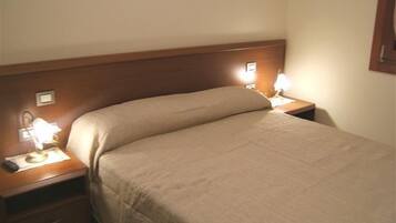 Economy Double Room | In-room safe, desk, soundproofing, iron/ironing board