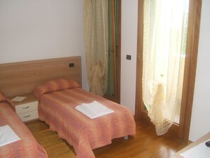 Standard Double Room | In-room safe, desk, soundproofing, iron/ironing board - Locanda Canareggio (San Biagio di Callalta)