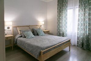 In-room safe, iron/ironing board, cots/infant beds, free WiFi - Blanc Guesthouse (Barcelona)