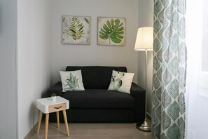 In-room safe, iron/ironing board, cots/infant beds, free WiFi - Blanc Guesthouse (Barcelona)