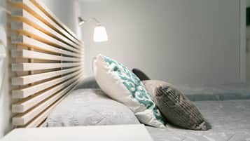 Double Room, Shared Bathroom (Interior - 2 Beds)