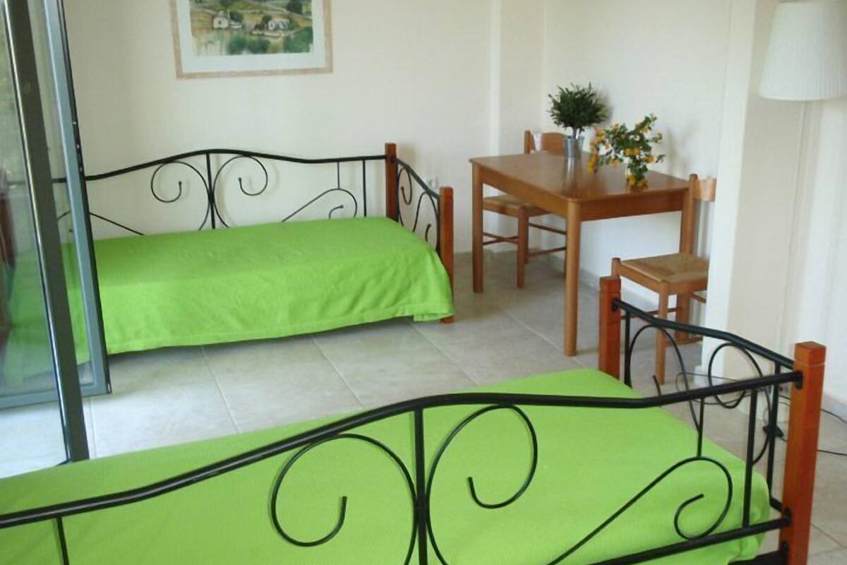 Duplex, 2 Bedrooms, Sea View | Peti besi dalam bilik, kalis bunyi, seterika/papan seterika
