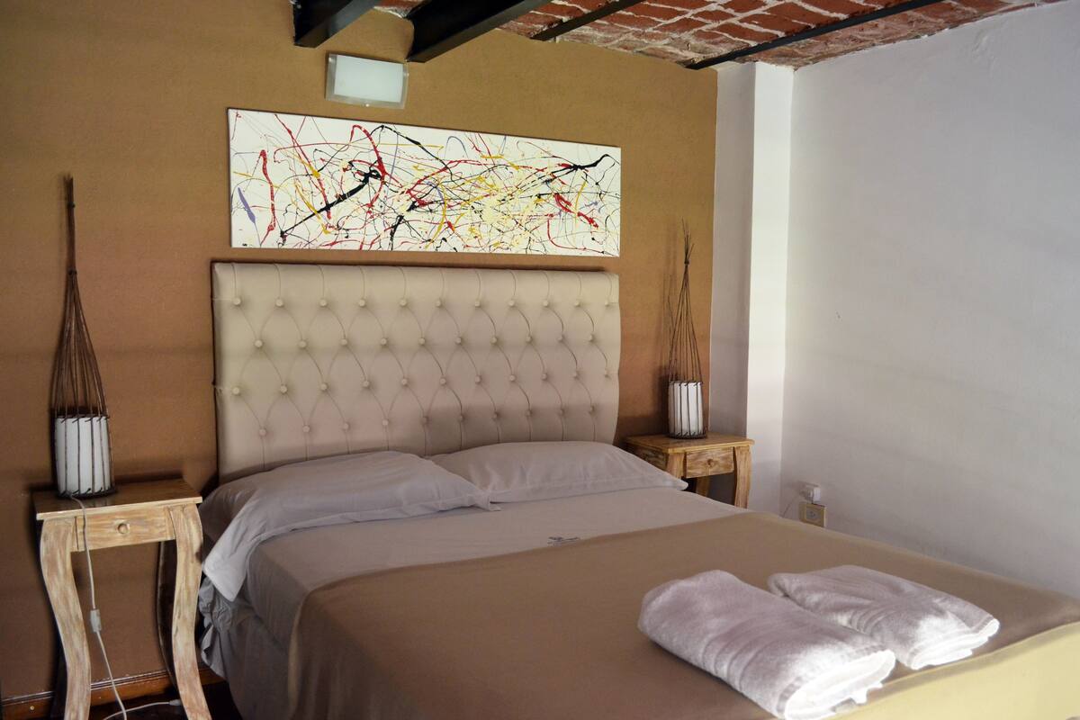 Ropa de cama de alta calidad y cunas gratuitas 