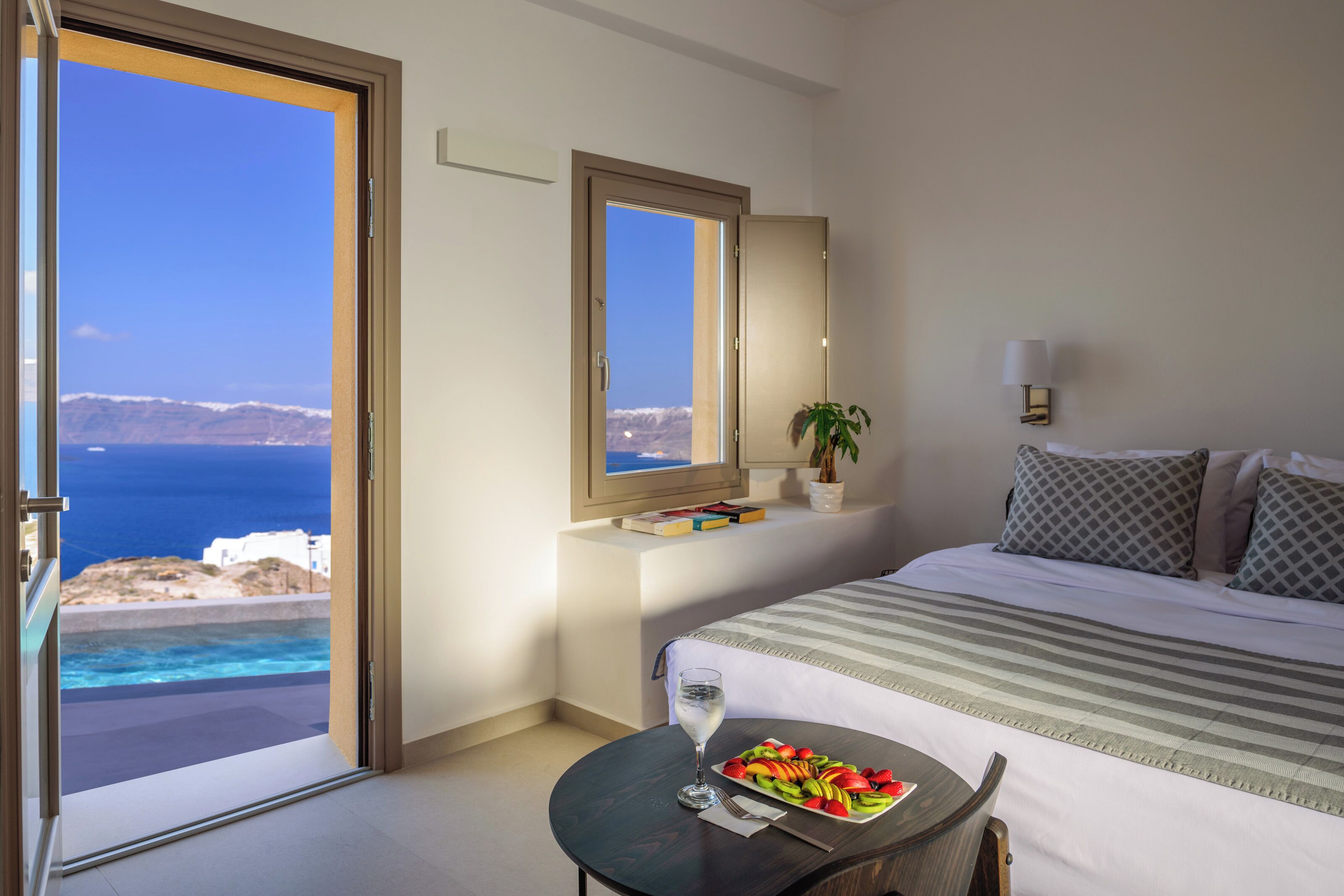 Elegant Double Room with Caldera View | Minibar, in-room safe, soundproofing, iron/ironing board