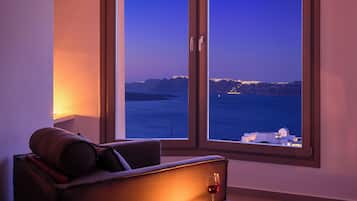 Panorama Suite with Hot Tub and Caldera View | 1 bedroom, minibar, in-room safe, soundproofing