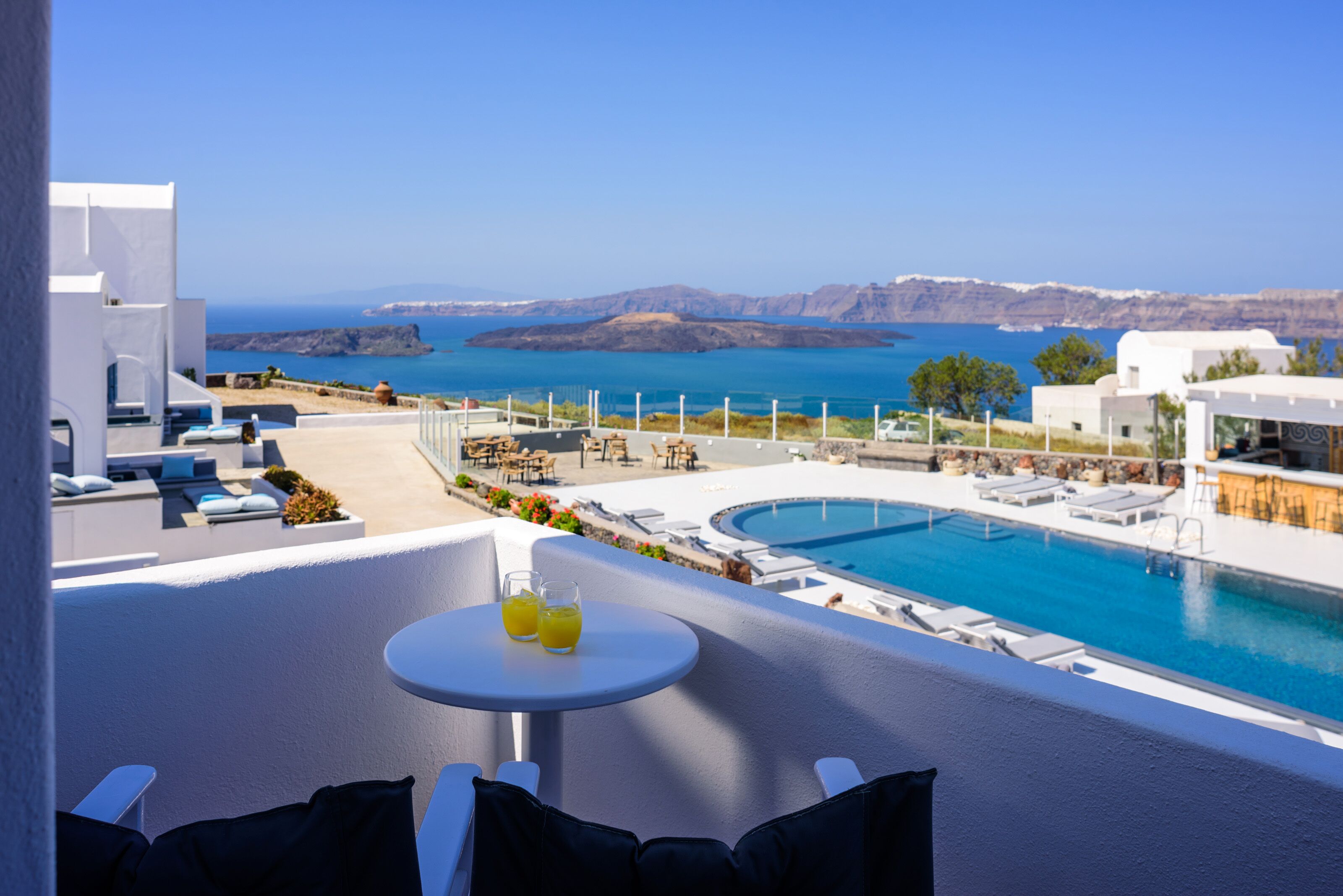 Comfort Suite with Caldera View | Minibar, in-room safe, soundproofing, iron/ironing board