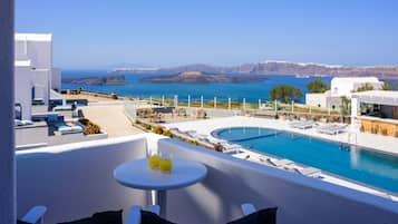 Comfort Suite with Caldera View | Minibar, in-room safe, soundproofing, iron/ironing board