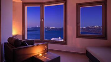 Panorama Suite with Hot Tub and Caldera View | Minibar, in-room safe, soundproofing, iron/ironing board