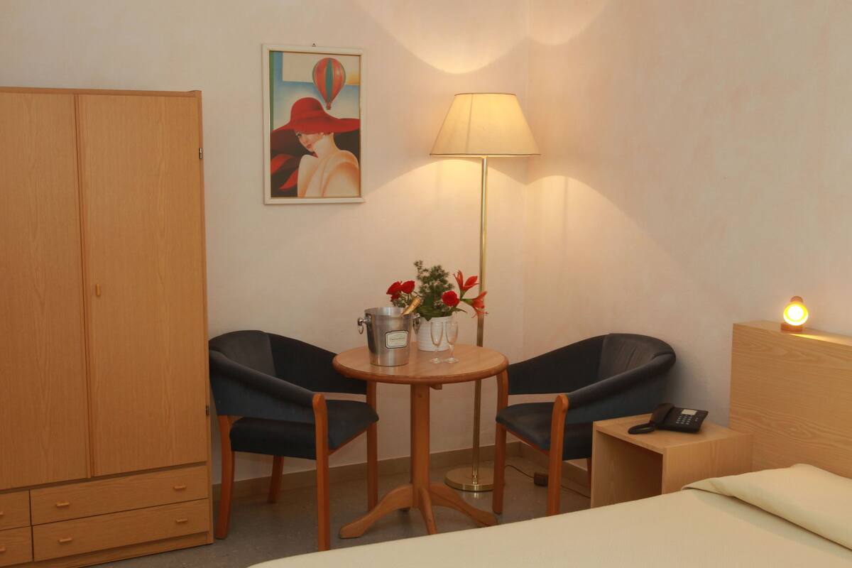 Basic Double Room Countryside View | 고급 침구, 오리/거위털 이불, 메모리폼 침대, 미니바
