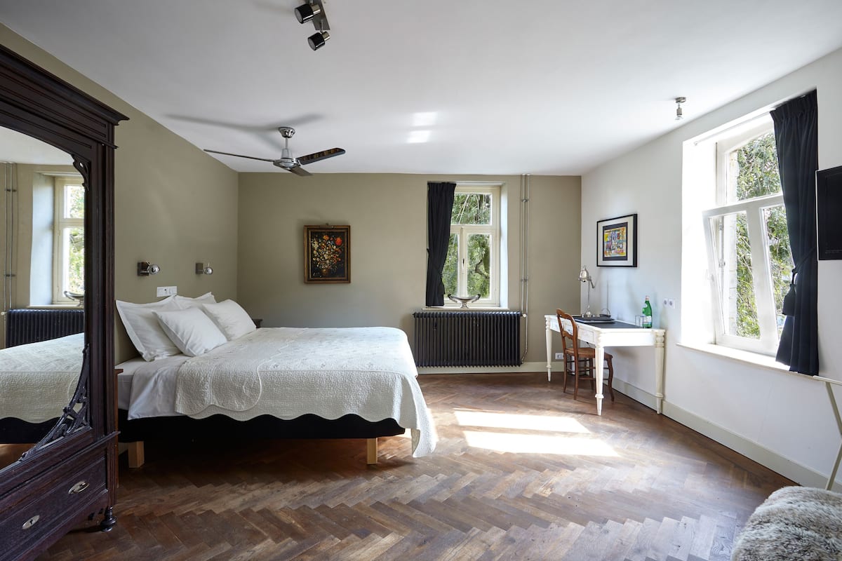 Executive tweepersoonskamer | Lakens van Egyptisch katoen, luxe beddengoed, individueel gedecoreerd