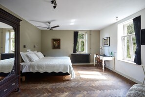 Executive Double Room | Egyptian cotton sheets, premium bedding, individually decorated - Bed & Breakfast Bonjour (Gronsveld)