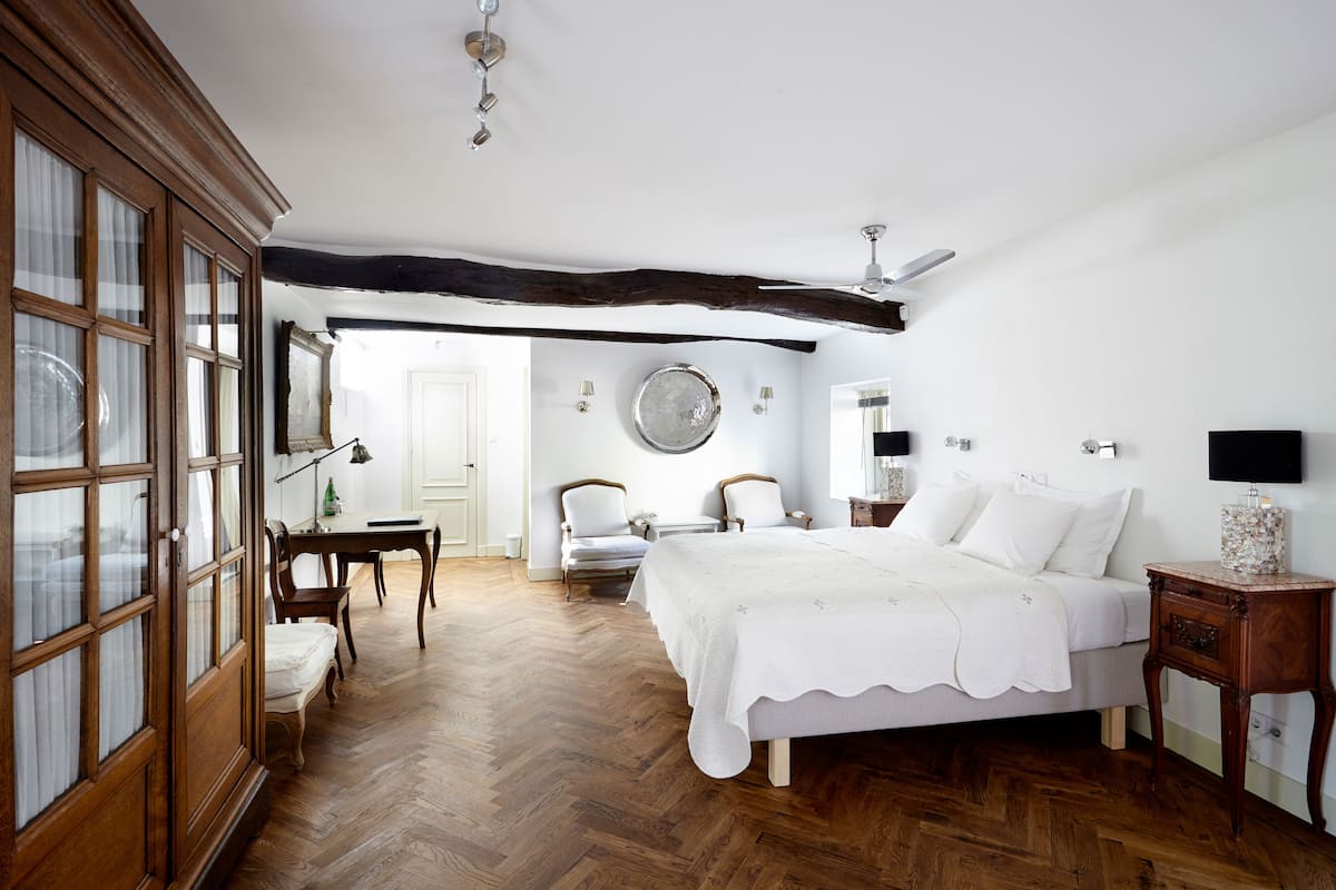 Luxe tweepersoonskamer, tuin (Ground floor)) | Lakens van Egyptisch katoen, luxe beddengoed, individueel gedecoreerd