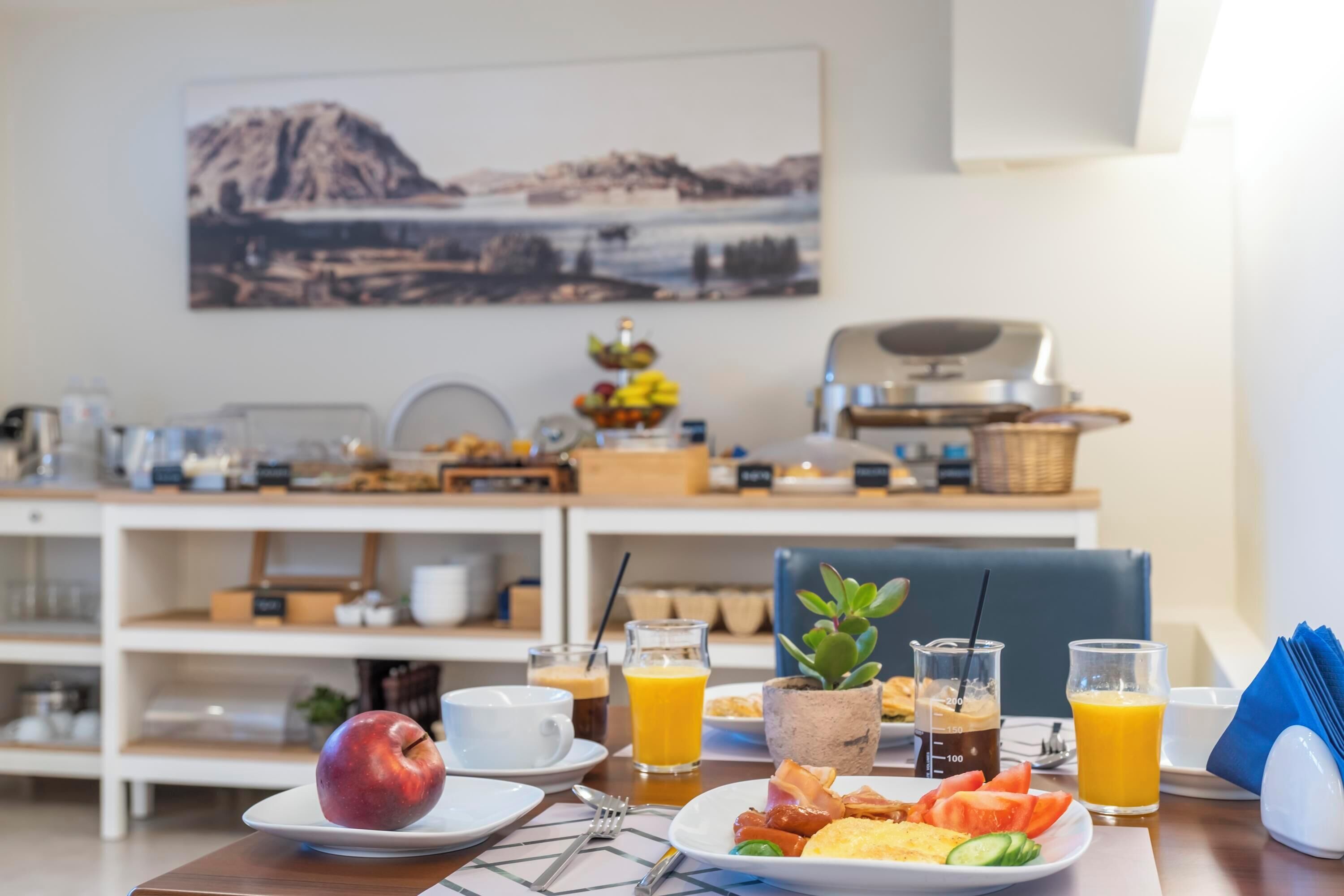 free daily buffet breakfast