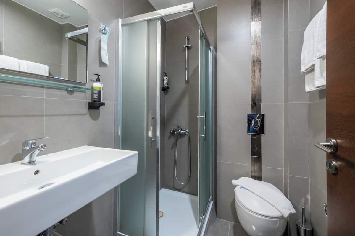 shower, rainfall showerhead, eco-friendly toiletries, hair dryer