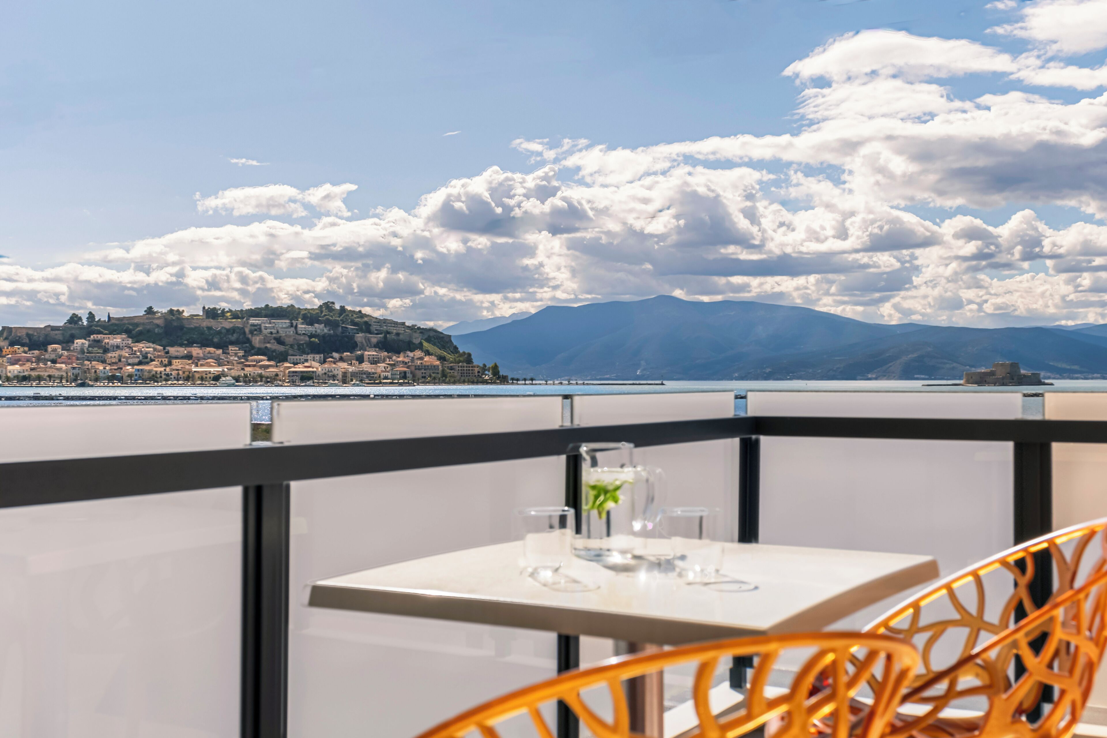 superior twin room with old town and sea view 25m² | city view