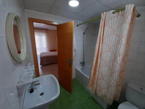 Triple Room | Bathroom