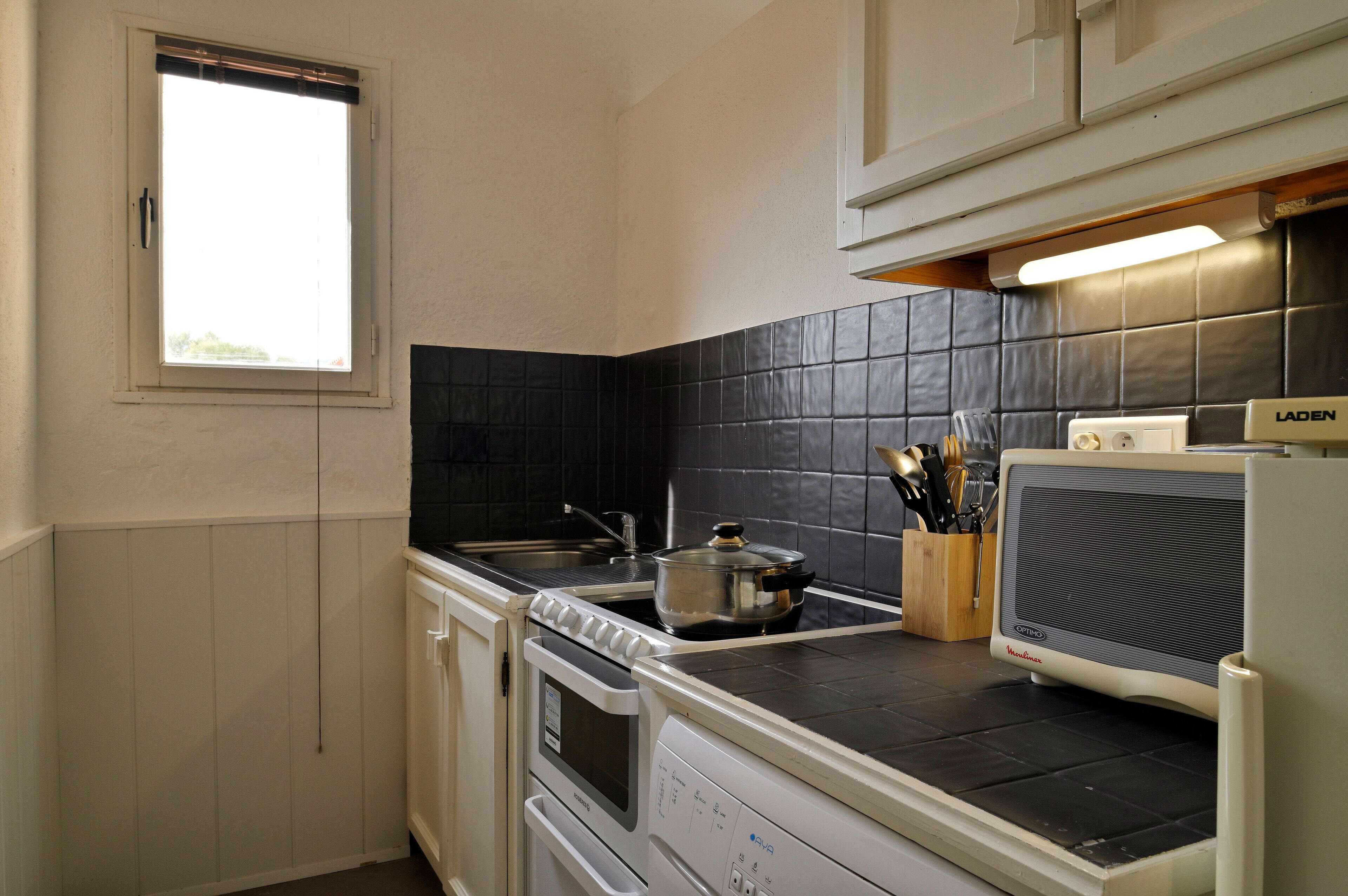 superior studio | private kitchen | full-sized fridge, microwave, oven, stovetop