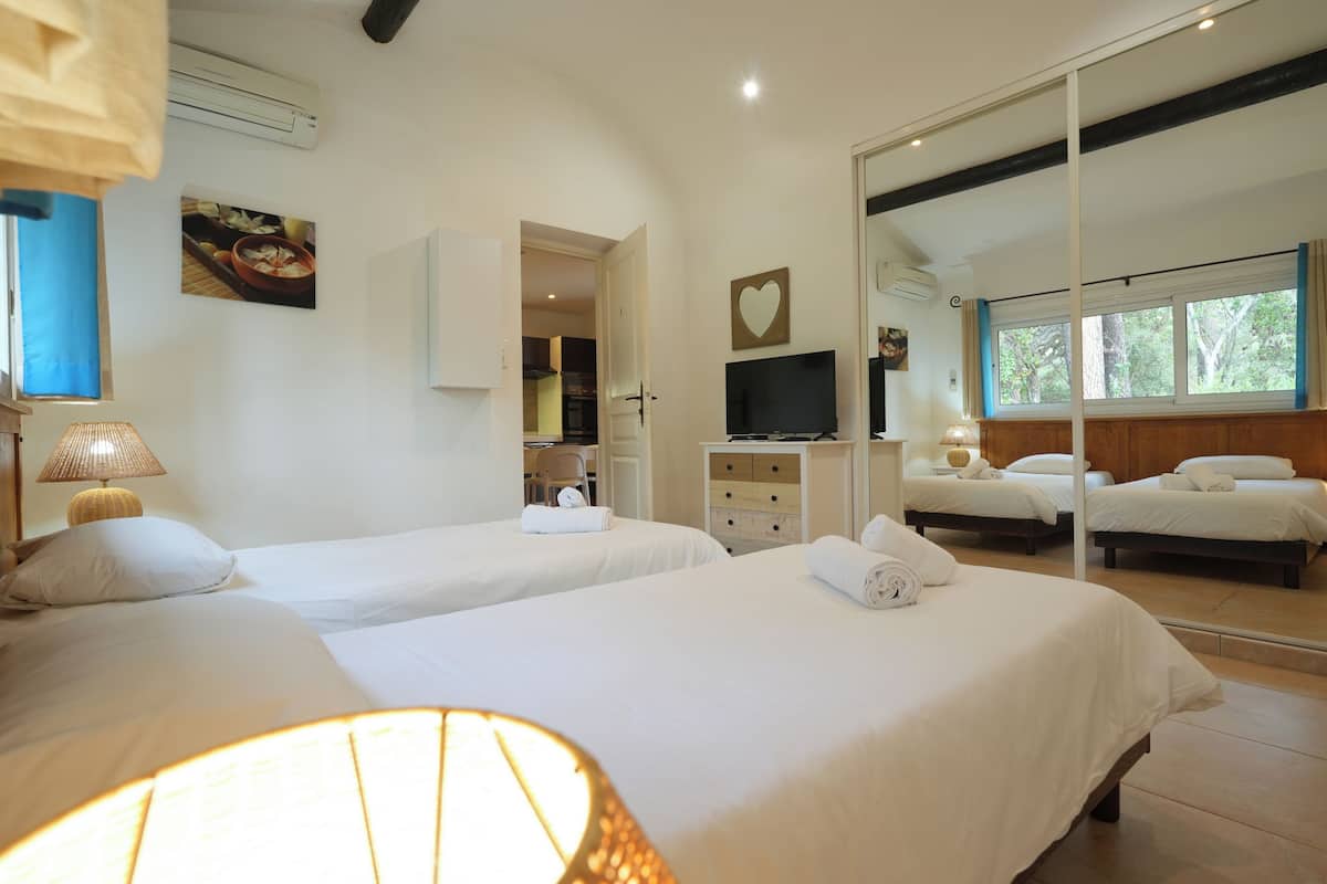 Superior villa, 3 slaapkamers, privézwembad | Een kluis op de kamer, individueel gemeubileerd
