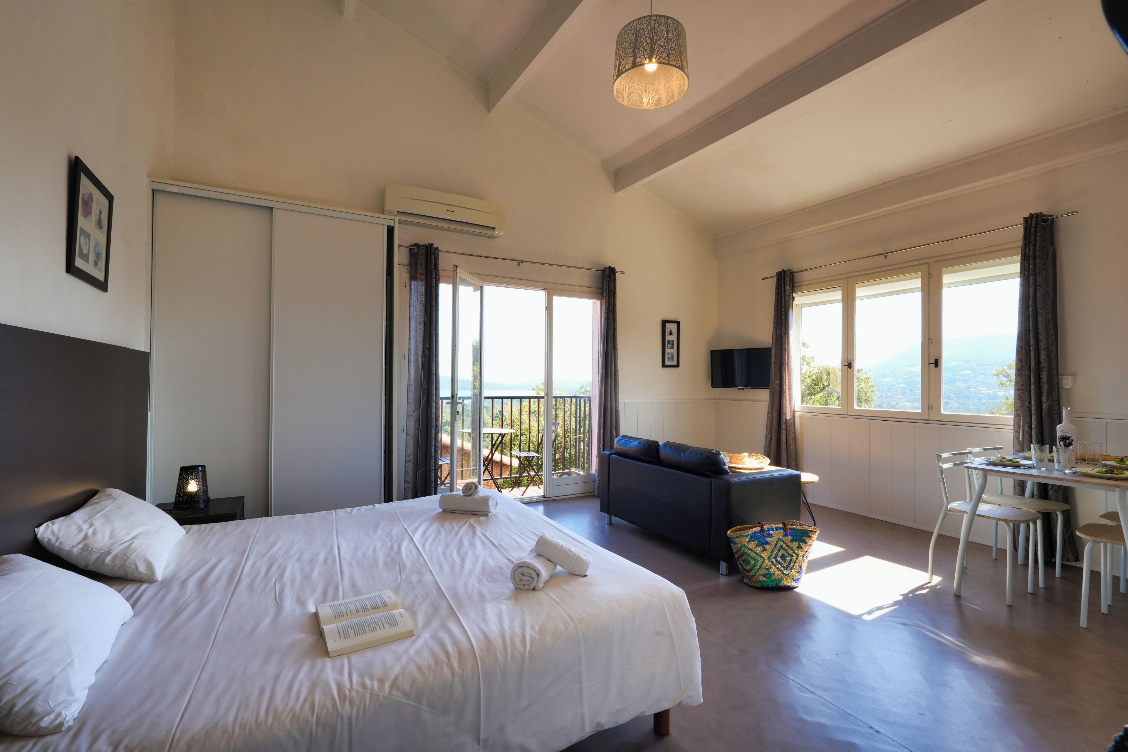 studio | in-room safe, individually furnished, iron/ironing board