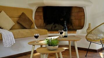 Superior villa, 2 slaapkamers, privézwembad | Woonruimte | Flatscreentelevisie