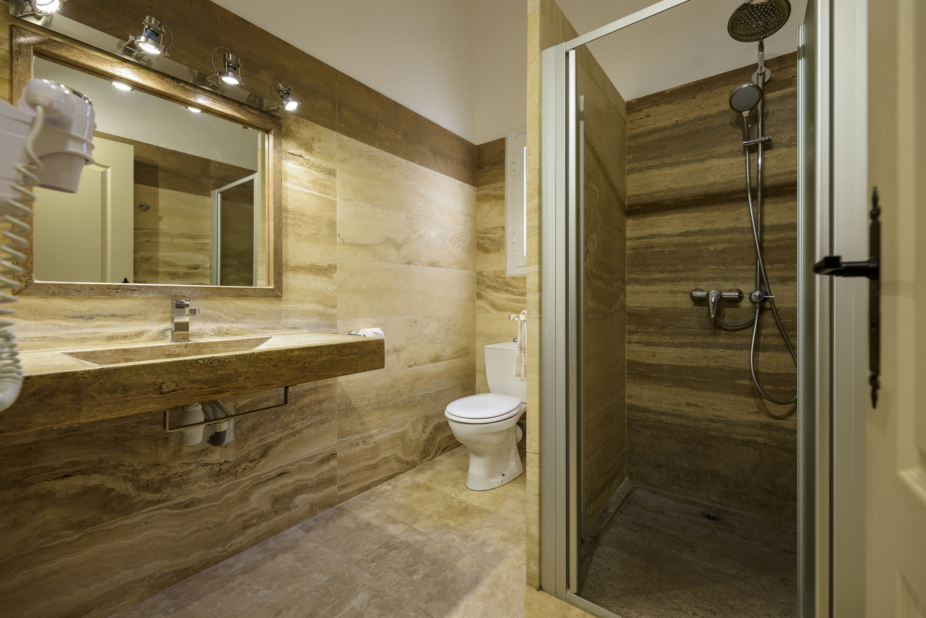 comfort villa, 2 bedrooms | bathroom | hair dryer, towels